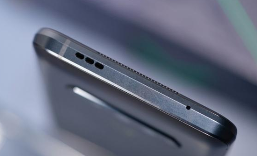 突破“游戲機(jī)”標(biāo)簽 黑鯊4系列正式發(fā)布 