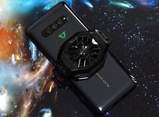 黑鯊 4 Pro發(fā)布：搭載一塊6.67 英寸三星AMOLED中置挖孔屏幕