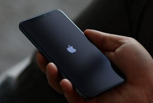 下一代iPhone或?qū)⒉捎肔TPO屏幕 你會換新嗎？