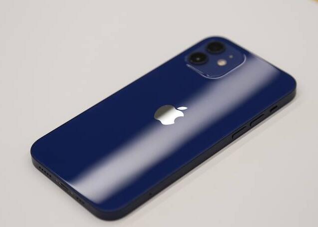 iPhone12的藍(lán)色版本很熱門 這樣的配色你喜歡嗎