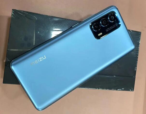 魅族18小屏滿血旗艦8+128G版直降400元，還提供限時24期的分期免息