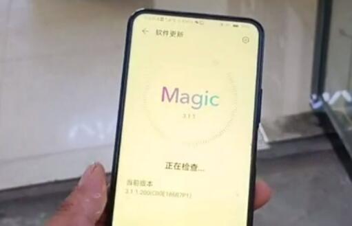 手機經常彈出系統升級，要不要升級？別糾結，愛押手機典當為你解答！